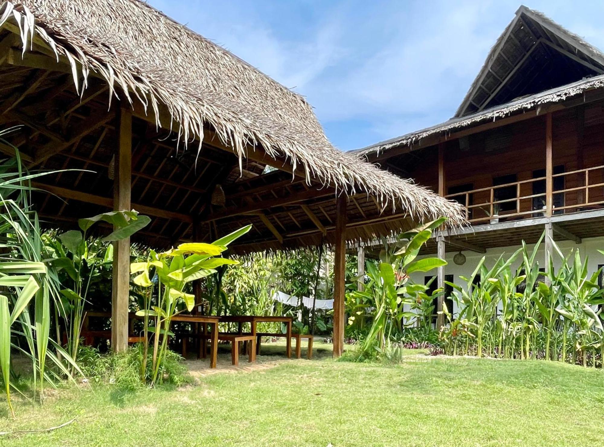 Siargao Sunflower Suites General Luna  Exterior photo
