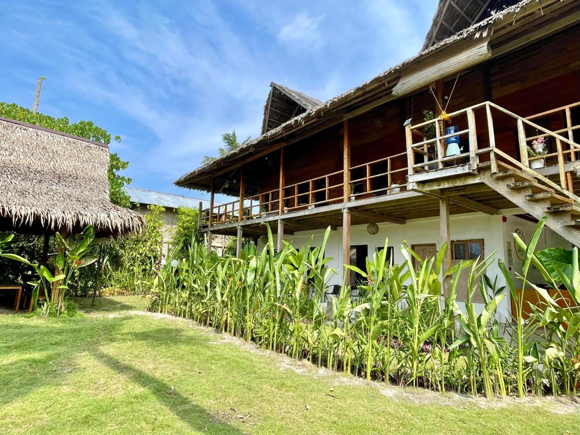 Siargao Sunflower Suites General Luna  Exterior photo